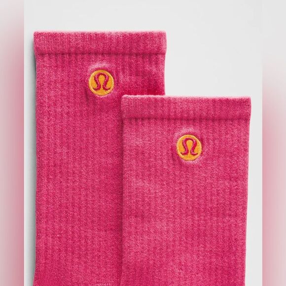 NWT Sz L UNISEX DAILY ESSENTIAL CREW SOCKS - Raspberry Coulis RBCO - Lululemon - Picture 2 of 8